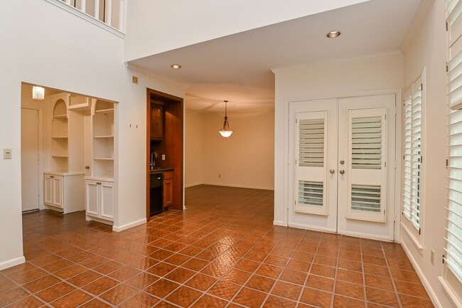 Building Photo - 294 Sugar Berry Cir