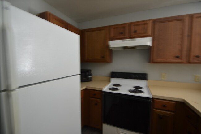 Building Photo - 304 Dell Ct