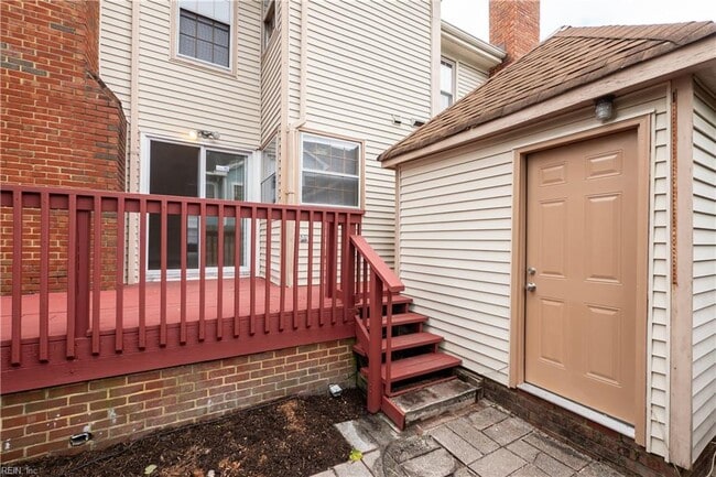 Building Photo - 670 Lord Dunmore Dr