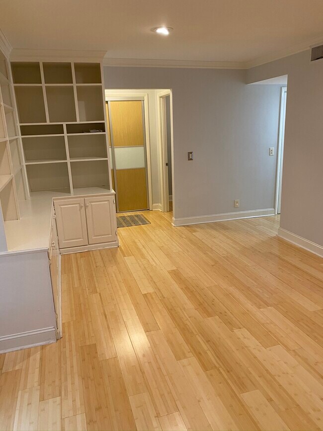 Building Photo - 6905 Highland Park Dr
