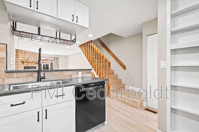 Building Photo - 2578 E Nichols Cir