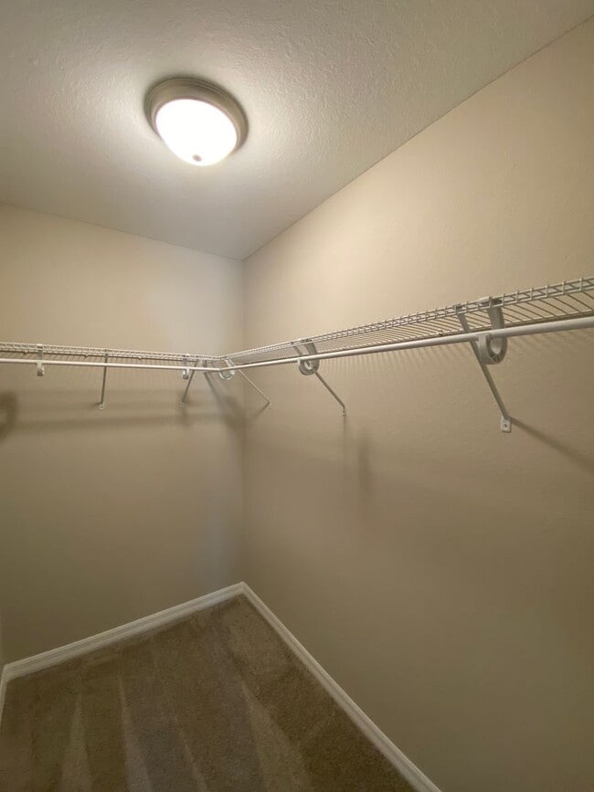 Building Photo - Desirable SW Ocala Neighborhood- 3/2/2 **W...