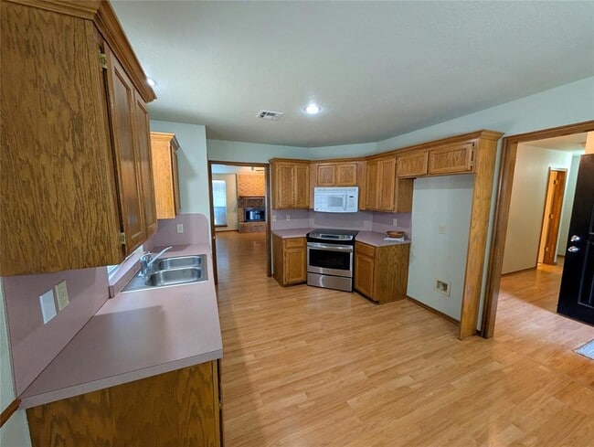 Building Photo - 2817 Brompton Dr