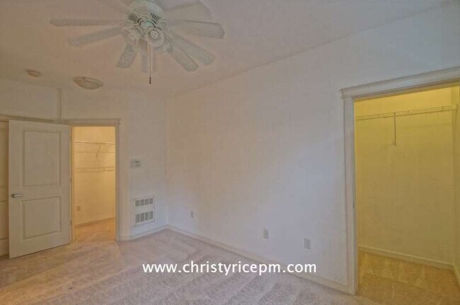 Building Photo - 4315 Issaquah-Pine Lake Rd SE