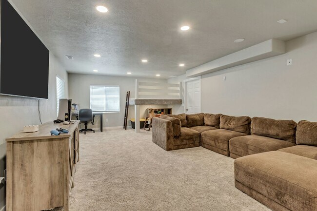 Building Photo - 7528 N Evans Ranch Dr