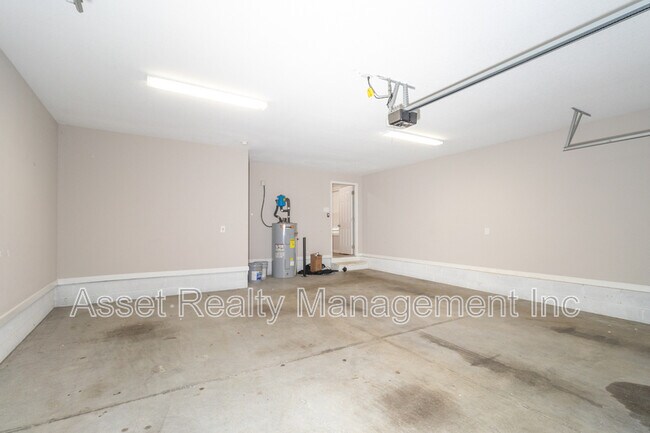 Building Photo - 8205 Zodiac Ln