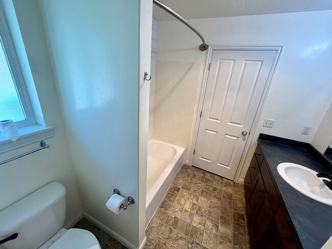 Building Photo - Lovely Home Located In Provo