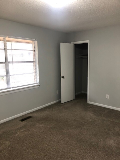 Building Photo - 1518 Crest Rd