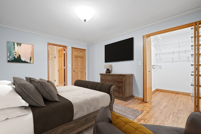 Building Photo - 5614 S Moody Ave