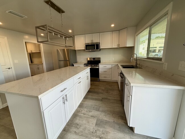 Building Photo - 121 W Branch St