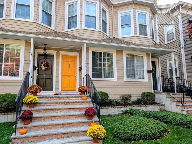 Building Photo - 156 Mercer St