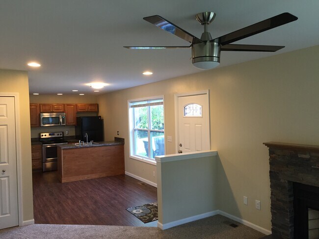 Building Photo - 10933 Hall Rd