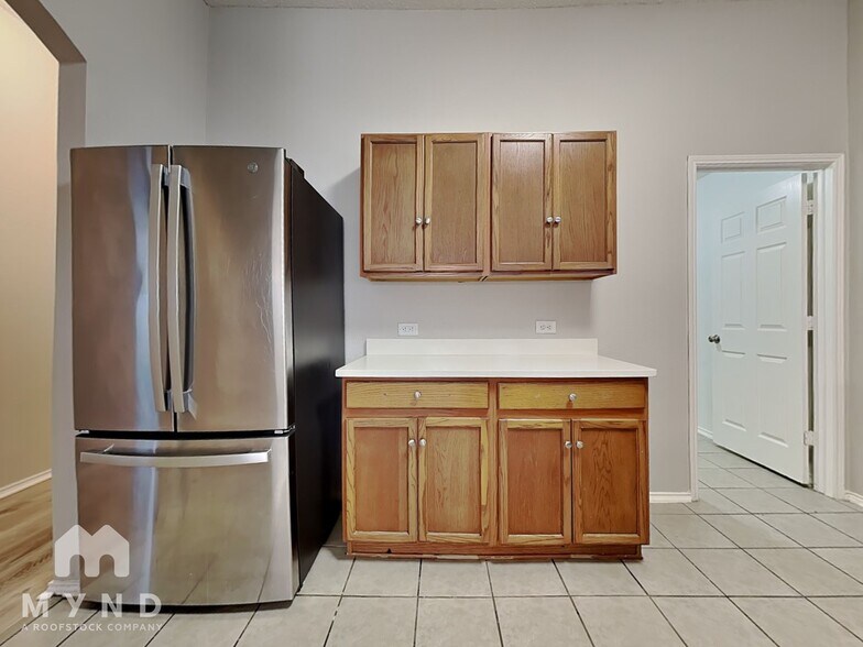 Building Photo - 1122 Buckingham Dr