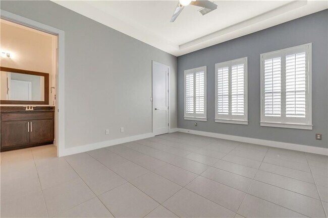 Building Photo - 309 Jeffrey David Ln W