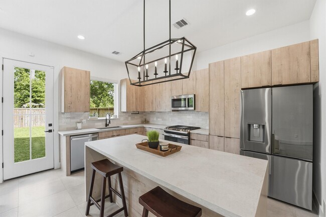 Building Photo - 6042 Cebra St