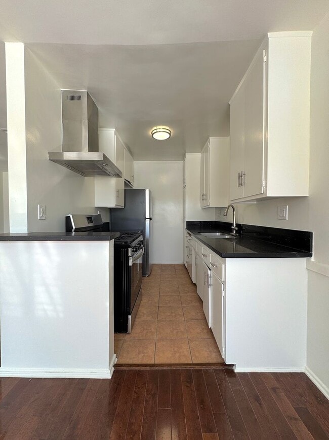 Building Photo - 1159 N Curson Ave