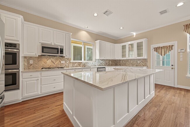 Building Photo - 431 Westmoreland St