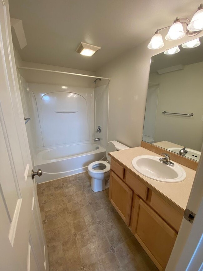 Building Photo - 3 Bed / 2 Bath / 2 Car Garage Townhouse in Eagle River has views for days!!