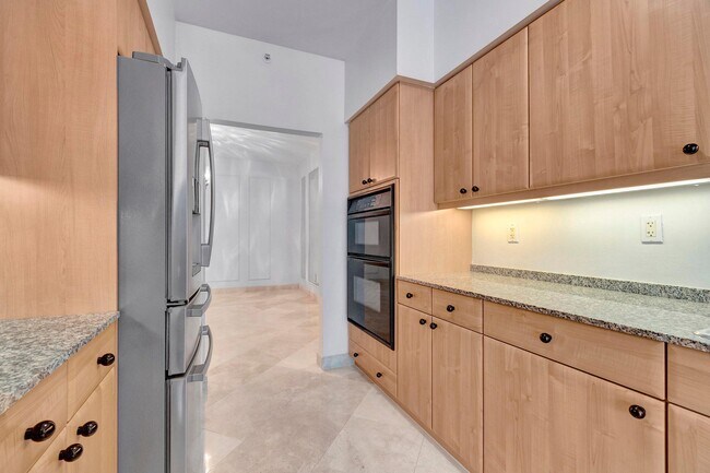 Building Photo - 500 SE Mizner Blvd