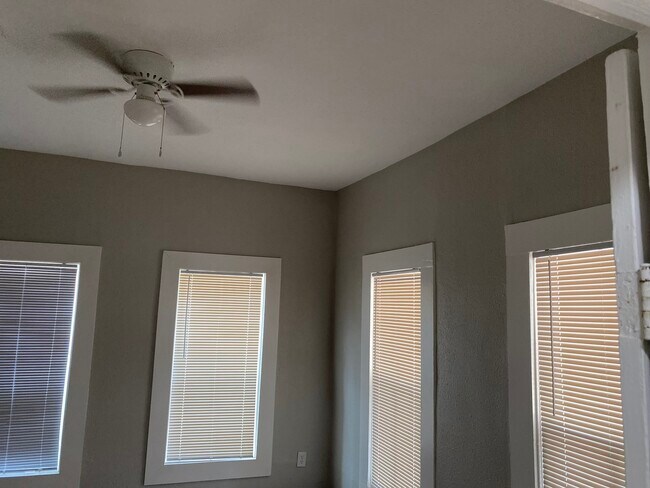 Building Photo - 951 FM 222