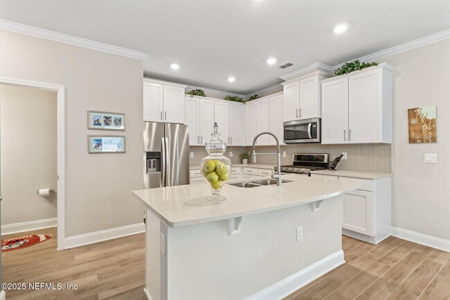 Building Photo - 121 Thistleton Wy