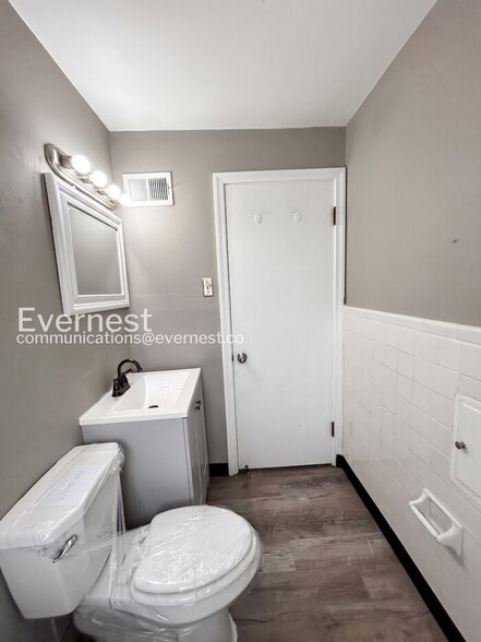 Building Photo - 5546 Floy Ave