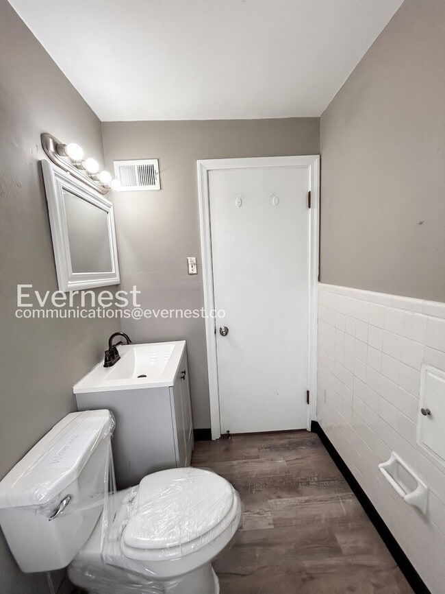 Building Photo - 5546 Floy Ave