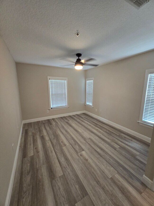 Building Photo - 6578 Swissco Dr