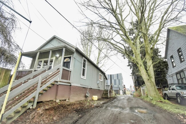 Building Photo - Charming 2 Bedroom House in North Portland