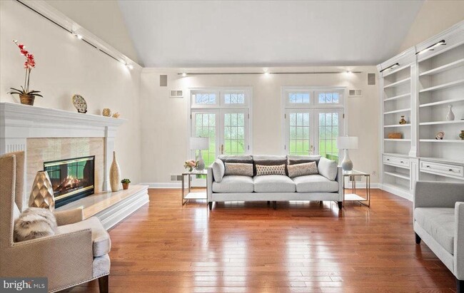 Building Photo - 12 Windermere Way