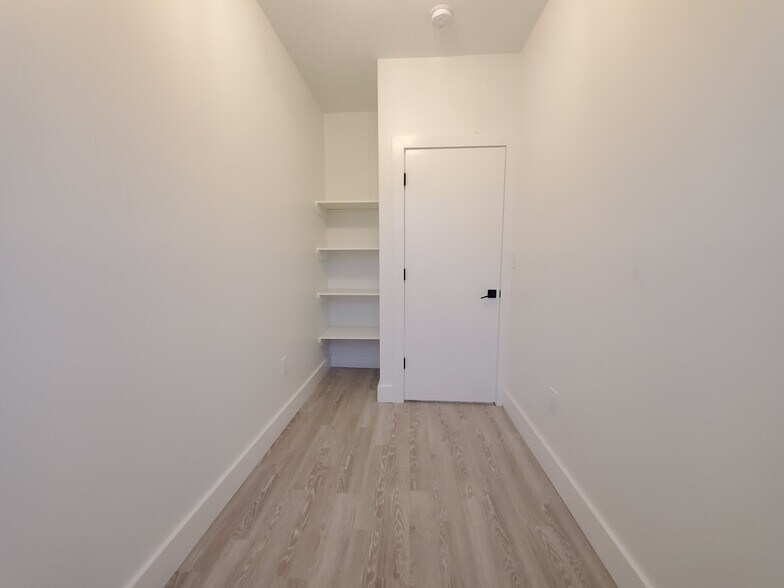 Building Photo - 670 Ocean Ave