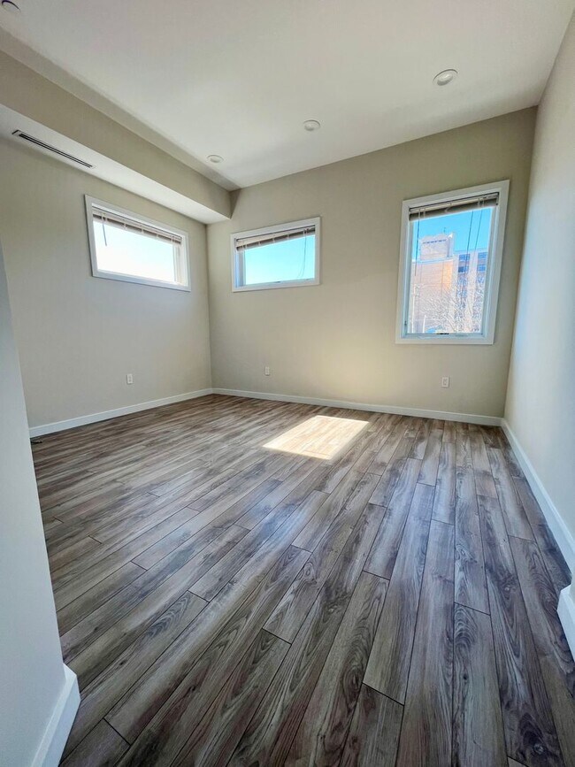 Building Photo - 932 N Marshall St