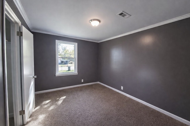 Building Photo - $1325.00 3 Bedroom 1 Bath Ranch Home