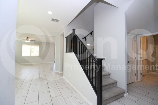 Building Photo - 2092 E Lantana Dr