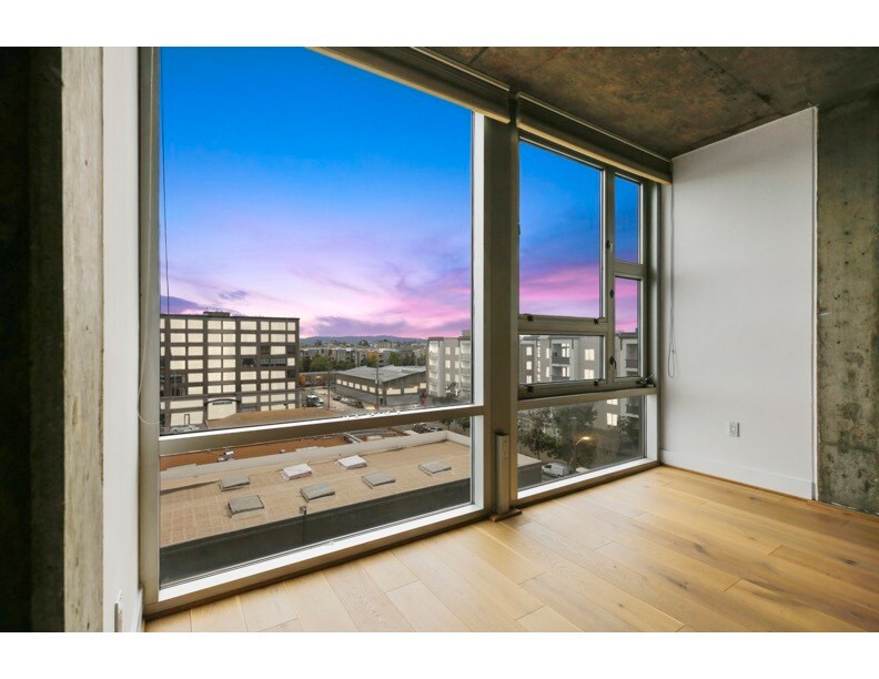 Building Photo - 311 Oak St