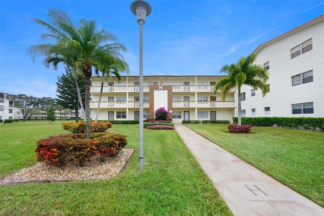 Building Photo - 312 Mansfield G