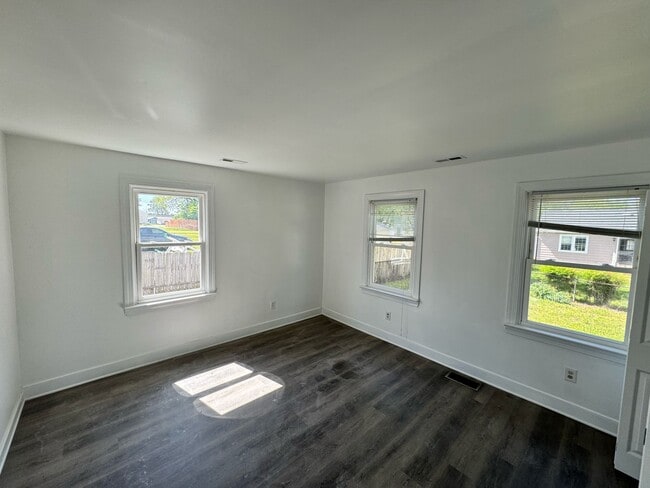 Building Photo - 2922 Lincoln Ave