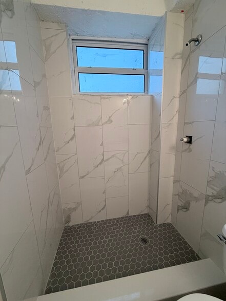 Modern bathroom - 917 Red Bird Rd