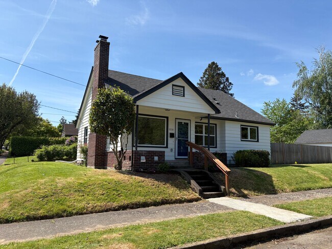 Building Photo - 3736 NE Jessup St