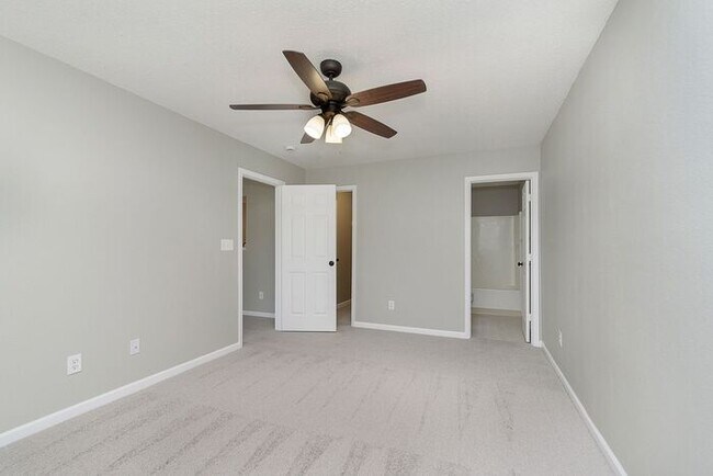 Building Photo - Newly Refurbished 3-Bedroom Ranch in Noblesville!