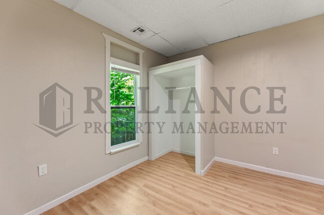 Building Photo - 1329 N Wellington Pl