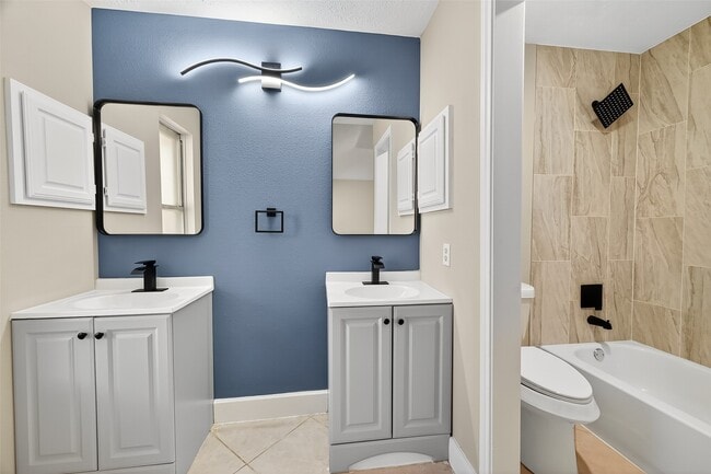 Building Photo - 2238 Sentinal Oaks St