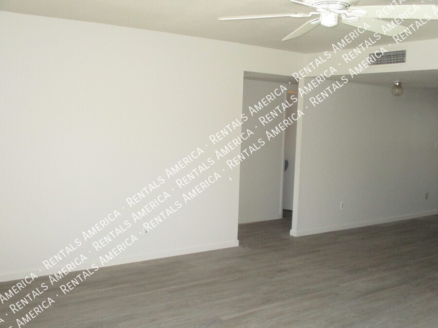 Building Photo - 2645 W Highland Ave