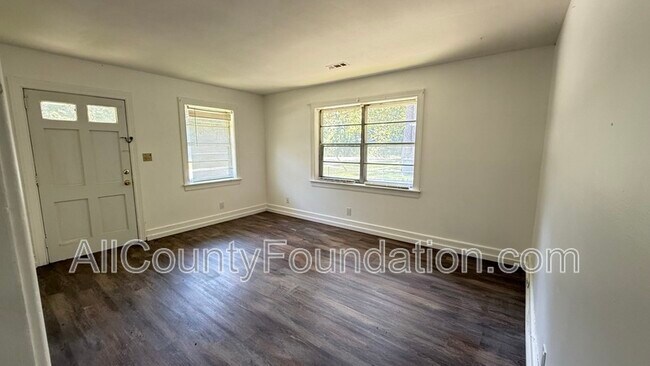 Building Photo - 5613 Parana St