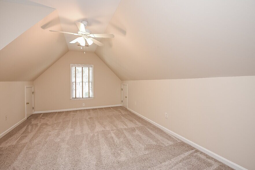 Building Photo - 207 Wildwood Way