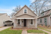 Building Photo - Charming 3-Bedroom Waldo Home with Porch Swing & Hardwood Floors