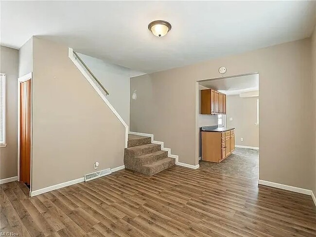 Building Photo - 630 1st St NW