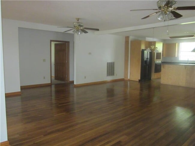 Building Photo - 1112 Dean Forest Rd