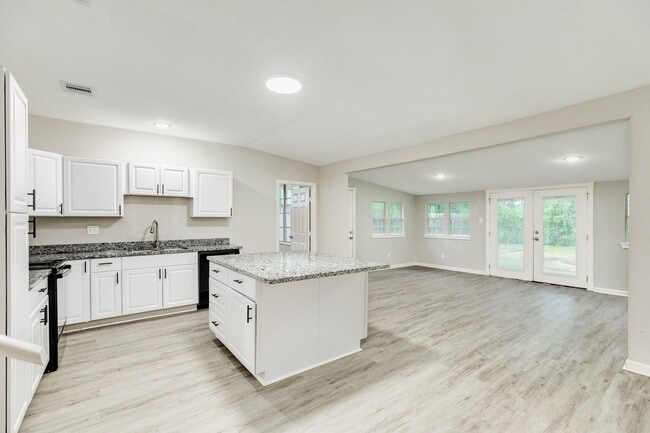 Building Photo - Recently Renovated 4-Bedroom Home with Mod...