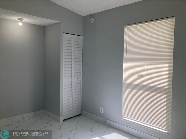 Building Photo - 3630 SW 46th Ave